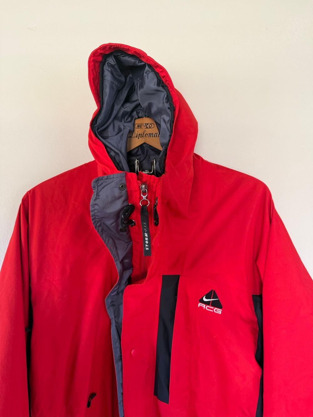 Nike VTG ACG Storm Fit Jacket Small Red Black